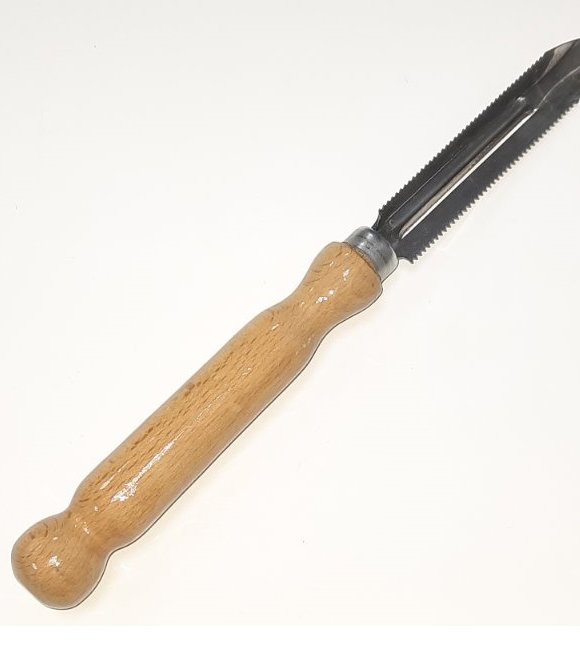Овощечистка+рыбочистка с деревянной лакированной ручкой